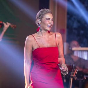 Sıla, önceki akşam Bodrum’da konser verdi. Güvenlik ekibi çıkışta adeta