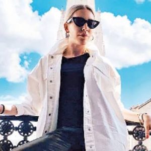 Ünlü oyuncu Sinem Kobal ile Kenan İmirzalıoğlu çifti, Marmaris’teki tatillerini