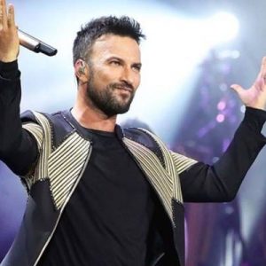 Koronavirüs nedeniyle uzun süredir sahnelerde olmayan ünlü şarkıcı Tarkan, hayranlarını