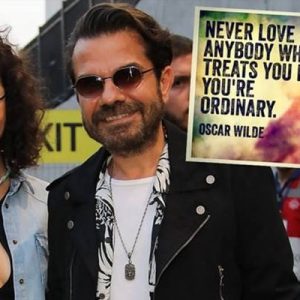 Beren Saat, sosyal medya hesabından paylaşım yaparak kafalardaki soru işaretlerini