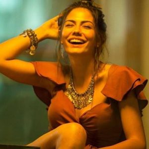 Final kararı alan ‘Erkenci Kuş’ dizisinde başrol oynayan Demet Özdemir,