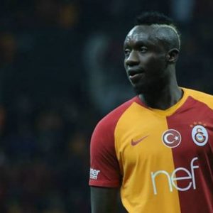 Galatasaray’ın yeni sezon kadrosunda düşünmediği ancak Suudi Arabistan’a gitmek istemeyen