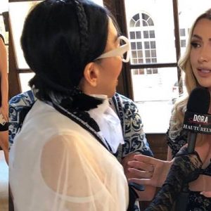 Şarkıcı Hadise, tasarımcı kız kardeşi Derya Açıkgöz’le birlikte Fransa’ya gitti.