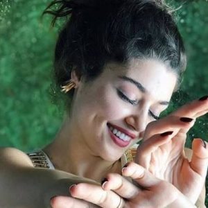 Hande Erçel, Alem Summer Dergisi’ne Mikanos’ta özel açıklamalar yaptı. Hande