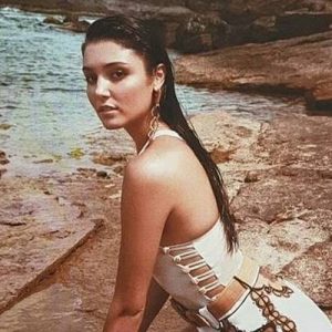 Oyuncu Hande Erçel, önceki gün ablası Gamze Erçel’in doğacak kızı