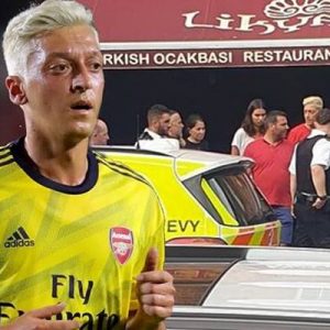 Arsenal’in yıldızı Mesut Özil, Londra’da bir restoran çıkışında bıçaklı saldırıya