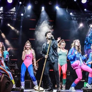 Yalın, önceki akşam BKM organizasyonuyla gerçekleşen “Denizbank Harbiye Açıkhava Konserleri”
