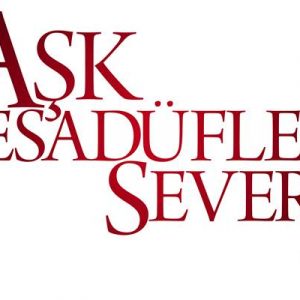 Güzel oyuncu Türkü Turan, çekimleri süren “Aşk Tesadüfleri Sever 2”