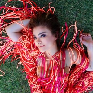 Etkileyici sesi, kendine özgü yorumu ve yürekten söylediği şarkılarla müzik