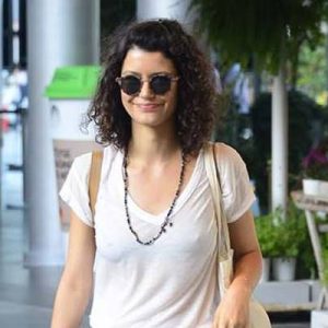 Beren Saat’in başrolü Metin Akdülger, Melisa Şenolsun ve Mehmet Günsur