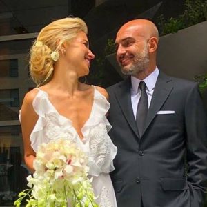 Geçen yıl New York Başkonsolosluğu’nda evlenen Burcu Esmersoy ve eşi