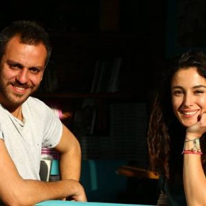Oyuncu Erkan Kolçak Köstendil Asmalımescit’te objektiflere yansıdı. Köstendil, bir de