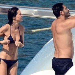 Ebru Şallı, Eylül ayında hayatını birleştireceği sevgilisi Uğur Akkuş’a sürpriz