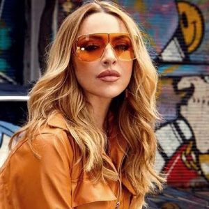 Ünlü popçu Hadise, Yıldız Tilbe şarkılarıyla sevenleriyle buluşmaya hazırlanıyor. Yıldız