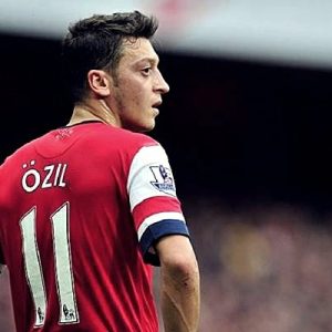Mesut Özil, Kızılay’ın, ‘Dertler paylaştıkça bitecek, yeter ki inan buna’