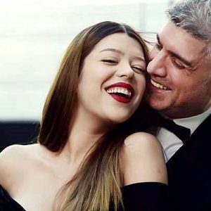 Özcan Deniz vazgeçemiyor. Özcan Deniz ve eşi Feyza Aktan geçtiğimiz