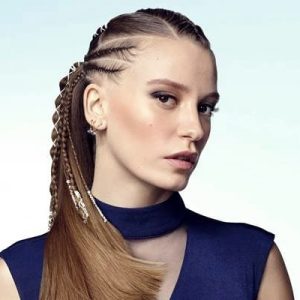 Ünlü oyuncu Serenay Sarıkaya, Fi dizisinin ardından ikinci kez dijitalde