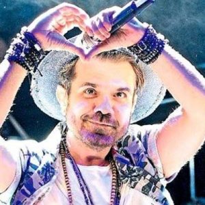 Beren Saat ile boşanacağı konuşulan Kenan Doğulu’nun, konser verdiği sırada