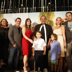 Başrollerinde Ayça Erturan, Ferit Aktuğ, Emir Özyakışır, Hülya Duyar ve