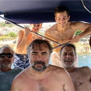 Ünlü oyuncular Oktay Kaynarca, Ozan Güven ve Mehmet Aslantuğ, aileleriyle