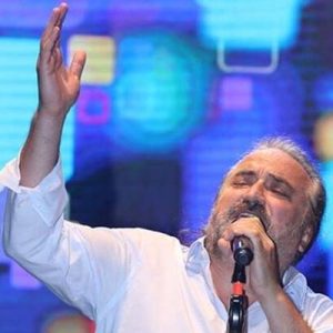 İstanbul Maslak’ta bir mekanda sahne alan sanatçı Volkan Konak, vasiyetini