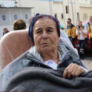 Yürüme güçlüğü çeken usta oyuncunun 4 hafta tedavi göreceği öğrenildi.
