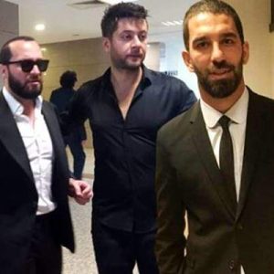 Yaşadıkları kavga sonrası futbolcu Arda Turan ile şarkıcı Berkay Şahin