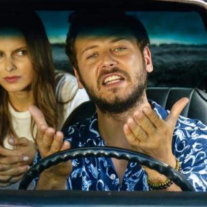 Konusu ve oyuncu kadrosuyla çok konuşulan Dert Bende filminin vizyon