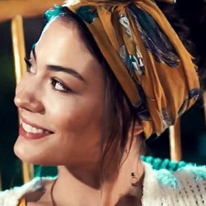 ‘Erkenci Kuş’un yıldız oyuncusu Demet Özdemir’in Beren Saat’in başrolünde olduğu