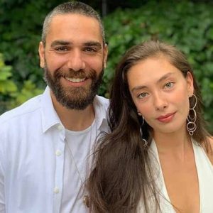 Başrolü Engin Akyürek ile paylaşan Neslihan Atagül’ün, menajeriyle yollarını ayırdığı