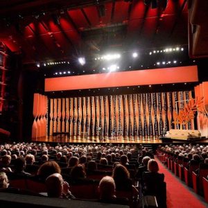 İlk olarak Cannes Film Festivali’nde jüri başkanı Pedro Almodovar’ın Netflix