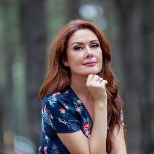 Yapımcılığını Süreç Filmin gerçekleştirdiği Alemin Kralı dizisinde Şafak Sezer’in eşi