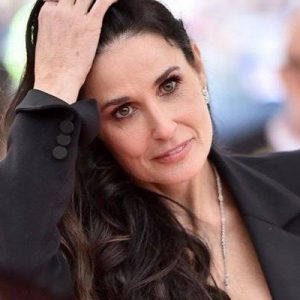 Dünyaca ünlü oyuncu Demi Moore, kendi hayatını anlattığı kitabında 15