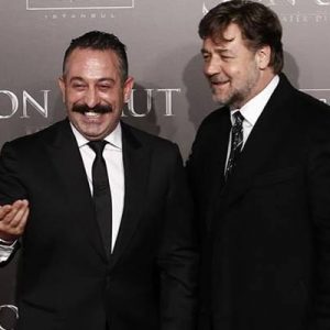 Hollywood’un yıldız ismi Russell Crowe, Karakomik Filmler ile izleyicilerin karşısına