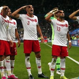 UEFA, A Milli Takımımızın Arnavutluk ve Fransa maçlarında asker selamıyla