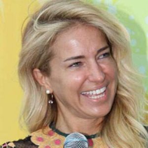 Zekeriyaköy’de istediği evi bulan Burcu Esmersoy fiyatta anlaşamadı. Ev sahibiyle
