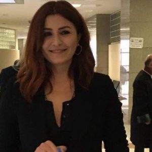 Deniz Çakır, Beşiktaş’ta bir kafede başörtülü kadınlara hakaretlerde bulunduğu iddiasıyla