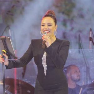 Ebru Gündeş, kendisine hakaret ettiği gerekçesiyle Seren Serengil ve Deniz