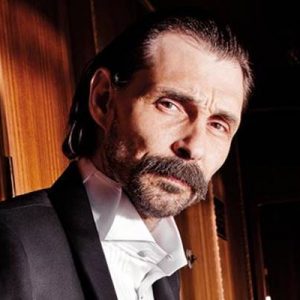 Erdal Beşikçioğlu’nun yönetmenliğinde sahneye konulan Tatbikat Sahnesi’nin yeni oyunu ‘Nina/İçi