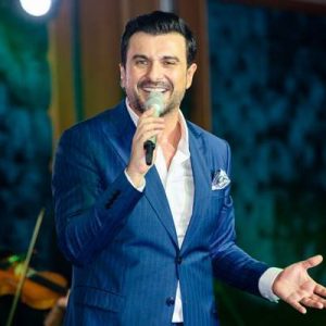 Kuzey Kıbrıs’ta Merit Crystal Cove Hotel’de sahne alan Gökhan Tepe,