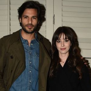 2014’de yayın hayatına başlayan Kiraz Mevsimi isimli dizide tanışıp aşk