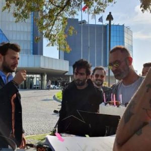 Vuslat dizisinin başrol oyuncularından Ümit Kantarcılar’a sette sürpriz doğum günü