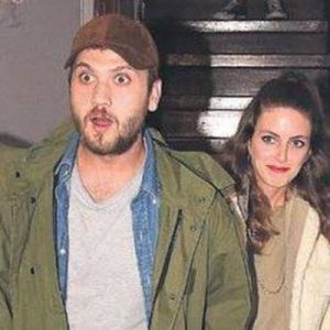 Aras Bulut İynemli sevgilisi Bige Önal ile restoran çıkışı gazeteleri