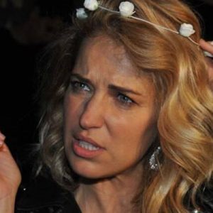 İki kez nikah masasına oturan güzel sunucu, “Birincide ‘yanlışlık var