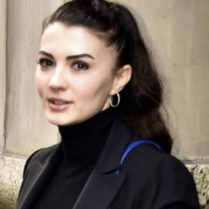 Oyuncu Burcu Özberk, önceki gün dizisinin izin gününü fırsat bilerek