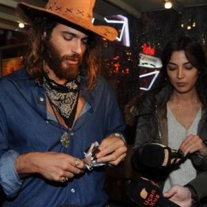 Ünlü oyuncu Can Yaman, önceki gün Bebek’te bir mekanda düzenlenen