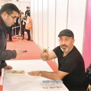 ‘Karakomik Filmler’i vizyona sokan Cem Yılmaz, geçtiğimiz gün Tüyap Kitap