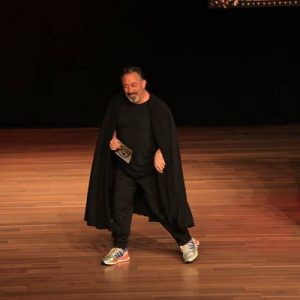 Ünlü şovmen Cem Yılmaz, Kuzey Kıbrıs Türkiye Cumhuriyeti’nde hayranlarının karşısına