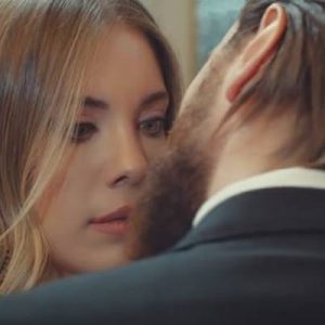 Yasak Elma dizisinin Yıldız’ı Eda Ece, TV100 ekranındaki Magazin Hattı