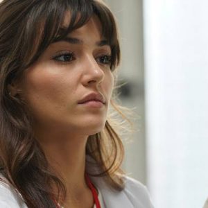 Son olarak Azize dizisinde oynayan Hande Erçel’in, dizisinin yayından kaldırılmasının